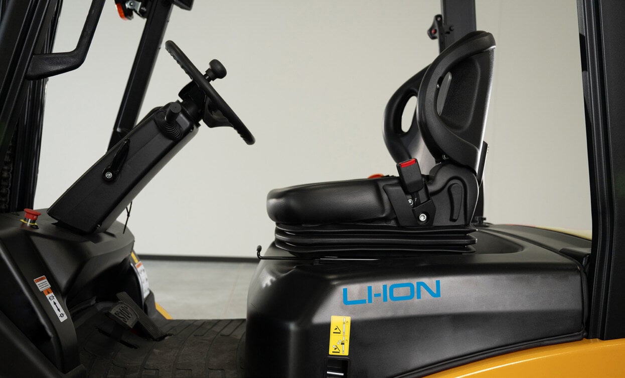 LPE50-70S 5,000-7,000 lb. Capacity Lithium-Ion Pneumatic Forklift